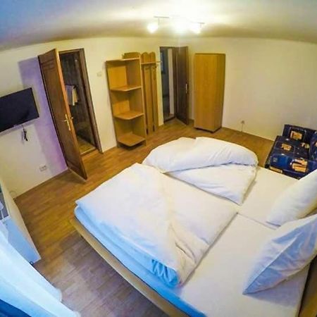 Готель Casa Germana Lupeni  Екстер'єр фото