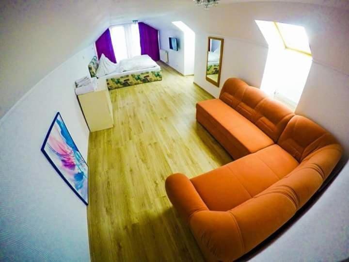 Готель Casa Germana Lupeni  Екстер'єр фото