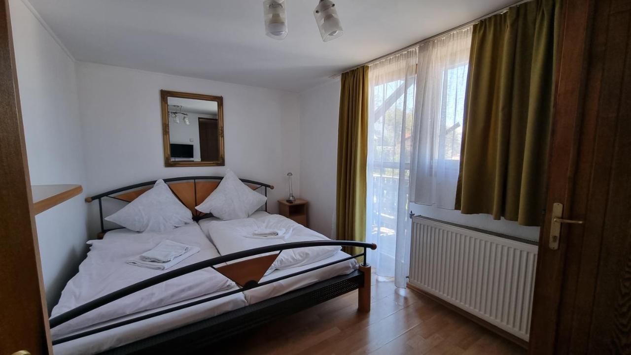 Готель Casa Germana Lupeni  Екстер'єр фото
